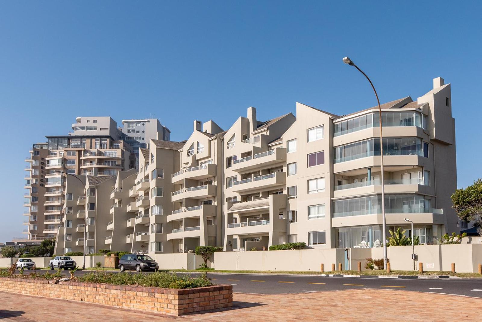 Beachfront Luxury Living- A106 Seaspray, Blouberg Apartment *